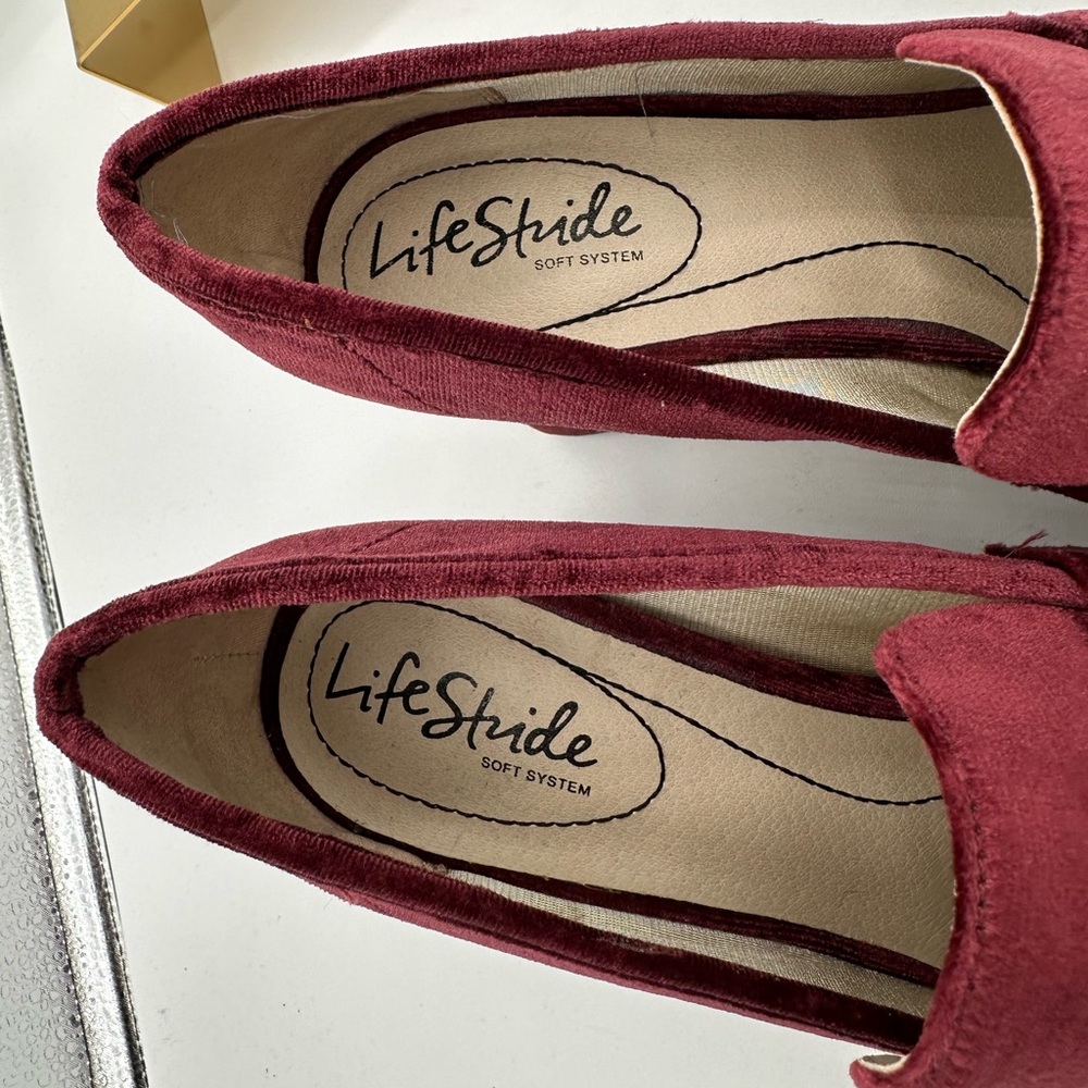 LIFE STRIDE Soft System Farrah Velvet Slip-On Pumps | Size 7.5 Wide - Picture 7 of 14
